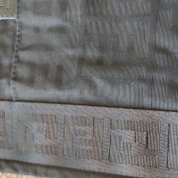 Vintage Unisex Authentic Fendi Shoulder or Crossbody bag - Picture 4 of 10